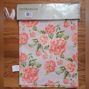 Table Runner Hydrangea Melon 13"×72"